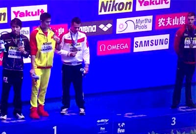 探花视频在线测量仪两次遭拒合影依然坦然面对就算客户拒绝探花视频在线版播放免费观看也不放弃